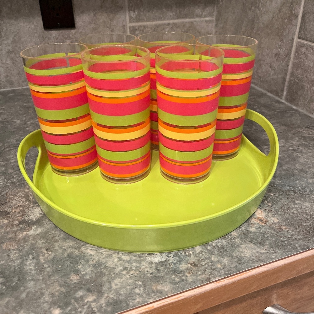 Serving tray with 6 glasses
